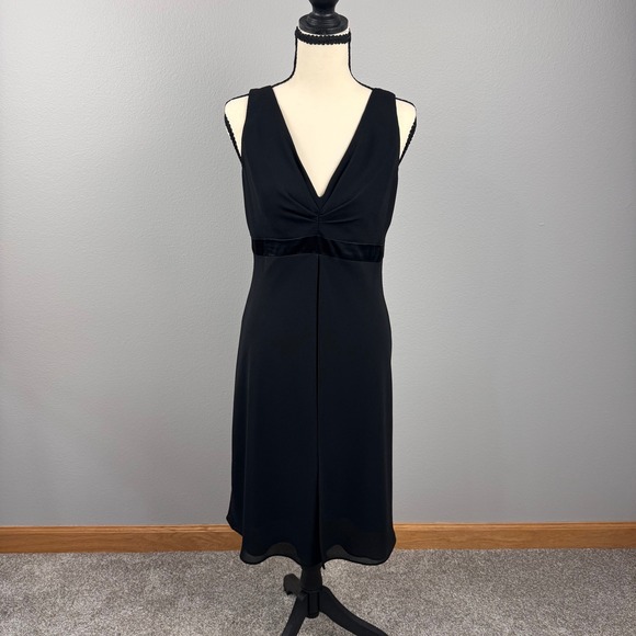 Jones New York Dress Dresses & Skirts - Jones New York Cocktail Dress Womens 4 Black Silk Trim V-Neck Chiffon